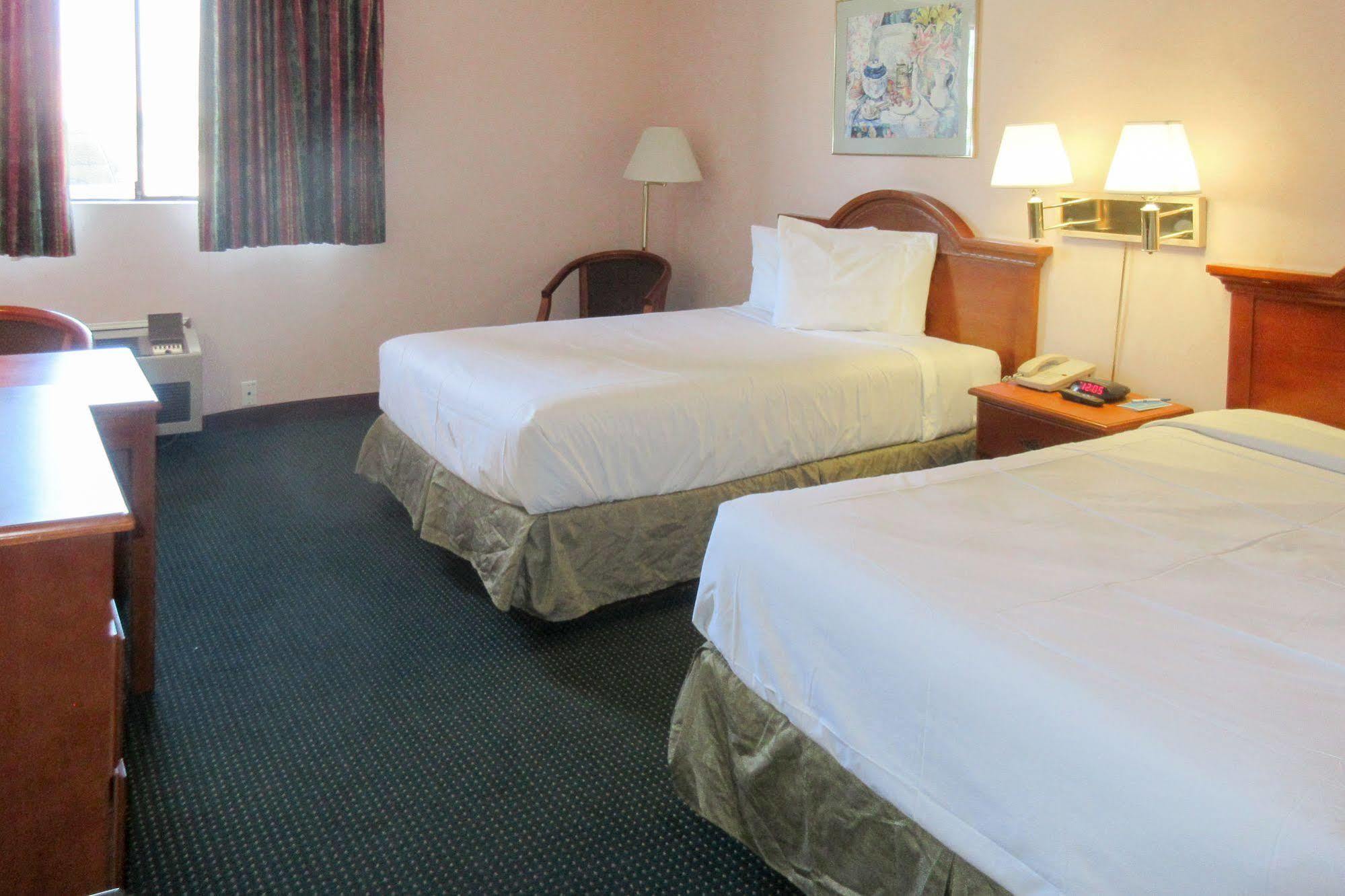 San Bernandino Inn & Suites San Bernardino Bagian luar foto