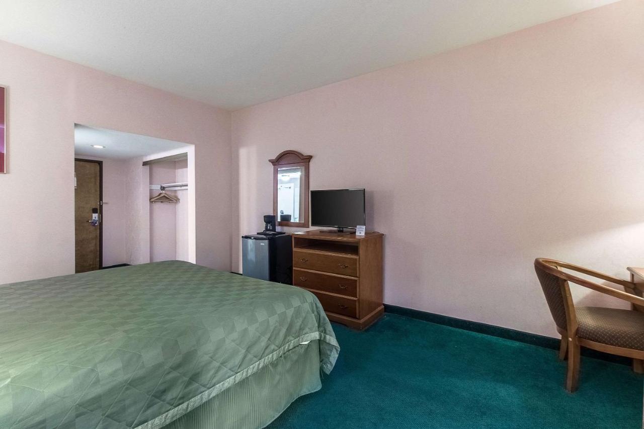 San Bernandino Inn & Suites San Bernardino Bagian luar foto